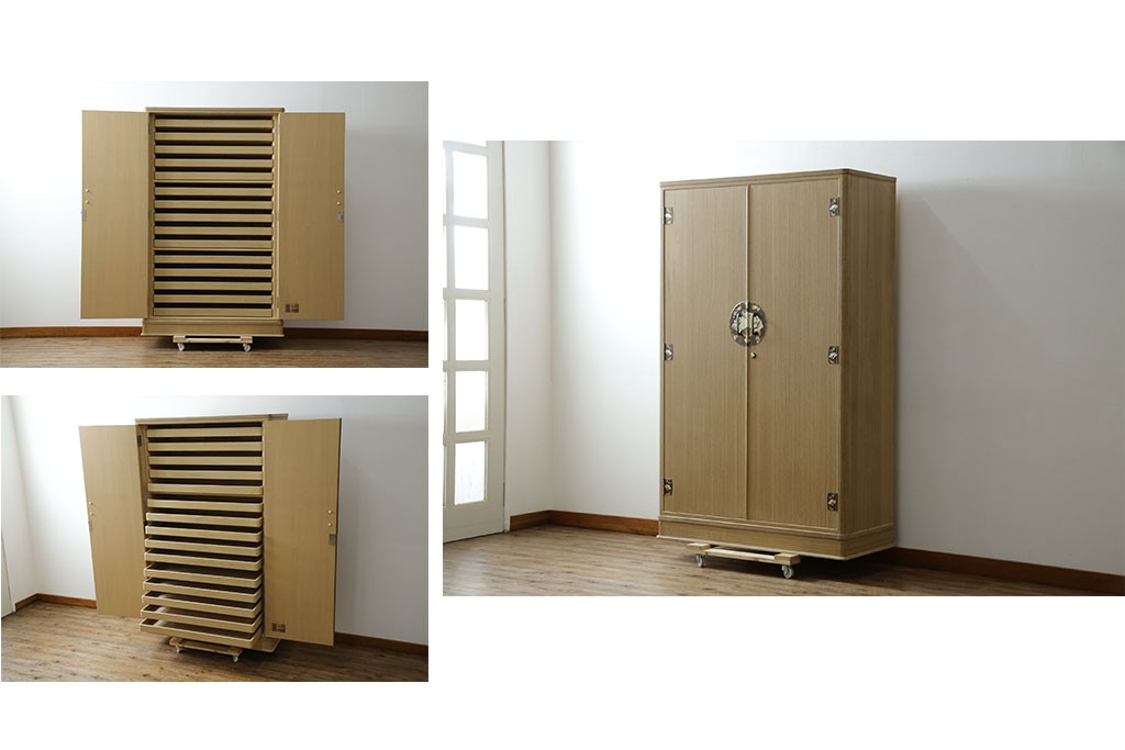 中古　伝統工芸品　伝統工芸士 加藤隆康作　扇・桜・松竹梅がデザインされた金具が華やかな春日部桐箪笥　(R-077372)