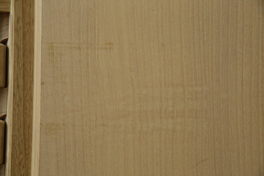 中古　伝統工芸品　伝統工芸士 加藤隆康作　扇・桜・松竹梅がデザインされた金具が華やかな春日部桐箪笥　(R-077372)