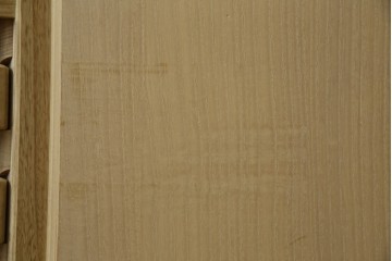 中古　伝統工芸品　伝統工芸士 加藤隆康作　扇・桜・松竹梅がデザインされた金具が華やかな春日部桐箪笥　(R-077372)