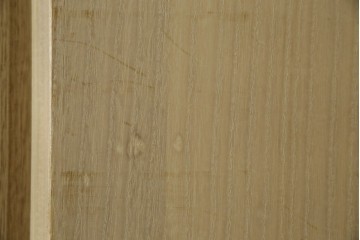 中古　伝統工芸品　伝統工芸士 加藤隆康作　扇・桜・松竹梅がデザインされた金具が華やかな春日部桐箪笥　(R-077372)