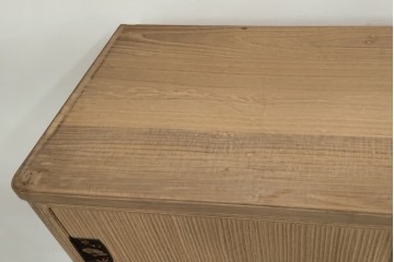 中古　伝統工芸品　伝統工芸士 加藤隆康作　扇・桜・松竹梅がデザインされた金具が華やかな春日部桐箪笥　(R-077372)