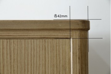 中古　伝統工芸品　伝統工芸士 加藤隆康作　扇・桜・松竹梅がデザインされた金具が華やかな春日部桐箪笥　(R-077372)