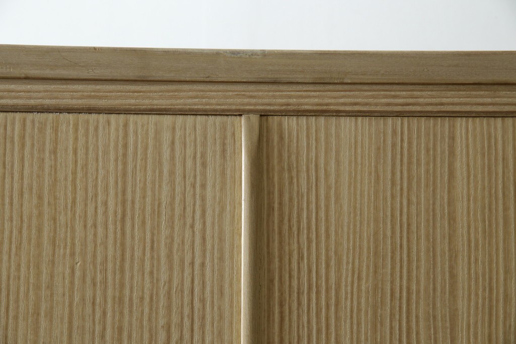 中古　伝統工芸品　伝統工芸士 加藤隆康作　扇・桜・松竹梅がデザインされた金具が華やかな春日部桐箪笥　(R-077372)