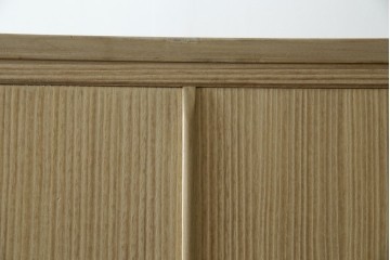 中古　伝統工芸品　伝統工芸士 加藤隆康作　扇・桜・松竹梅がデザインされた金具が華やかな春日部桐箪笥　(R-077372)