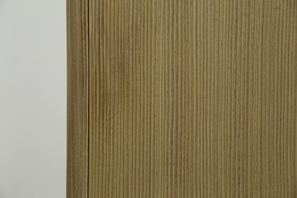 中古　伝統工芸品　伝統工芸士 加藤隆康作　扇・桜・松竹梅がデザインされた金具が華やかな春日部桐箪笥　(R-077372)