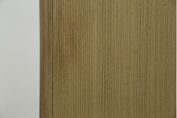 中古　伝統工芸品　伝統工芸士 加藤隆康作　扇・桜・松竹梅がデザインされた金具が華やかな春日部桐箪笥　(R-077372)