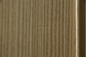 中古　伝統工芸品　伝統工芸士 加藤隆康作　扇・桜・松竹梅がデザインされた金具が華やかな春日部桐箪笥　(R-077372)