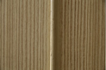 中古　伝統工芸品　伝統工芸士 加藤隆康作　扇・桜・松竹梅がデザインされた金具が華やかな春日部桐箪笥　(R-077372)