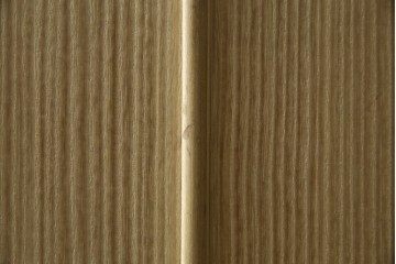 中古　伝統工芸品　伝統工芸士 加藤隆康作　扇・桜・松竹梅がデザインされた金具が華やかな春日部桐箪笥　(R-077372)