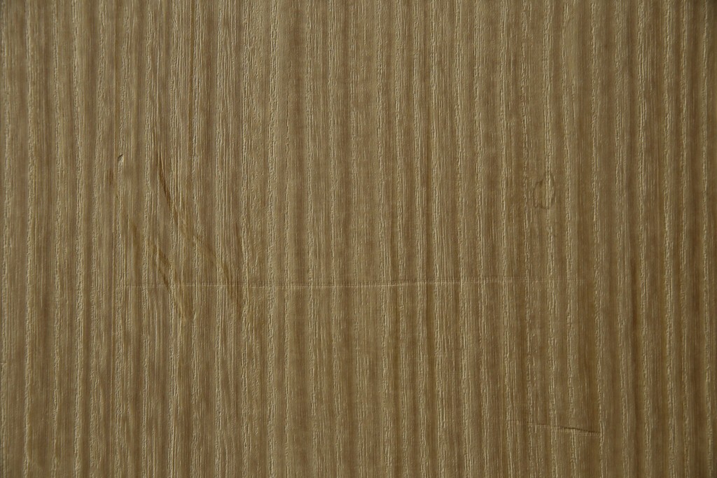 中古　伝統工芸品　伝統工芸士 加藤隆康作　扇・桜・松竹梅がデザインされた金具が華やかな春日部桐箪笥　(R-077372)