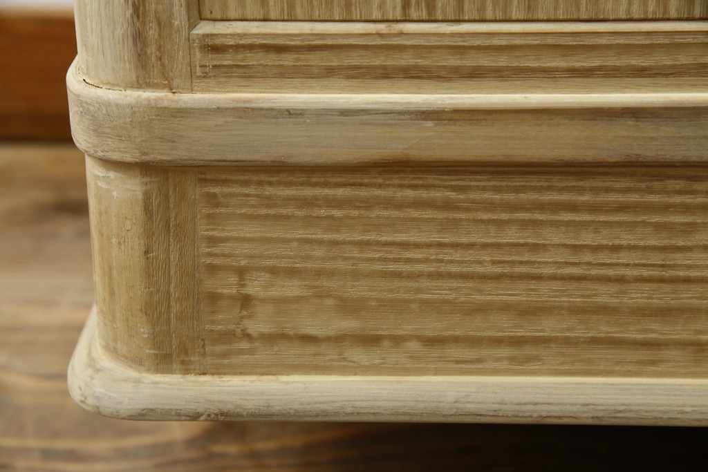 中古　伝統工芸品　伝統工芸士 加藤隆康作　扇・桜・松竹梅がデザインされた金具が華やかな春日部桐箪笥　(R-077372)