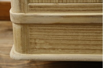 中古　伝統工芸品　伝統工芸士 加藤隆康作　扇・桜・松竹梅がデザインされた金具が華やかな春日部桐箪笥　(R-077372)