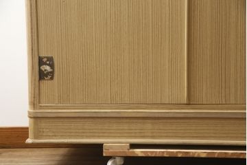 中古　伝統工芸品　伝統工芸士　加藤隆康作　扇と梅がデザインされた金具が華やかな春日部桐箪笥(胴丸、桐たんす、着物箪笥、衣装タンス、和箪笥、引き出し)(R-077372)