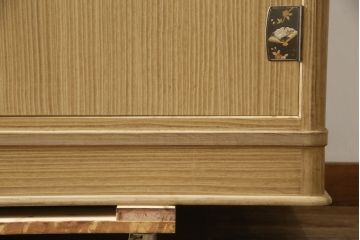 中古　伝統工芸品　伝統工芸士　加藤隆康作　扇と梅がデザインされた金具が華やかな春日部桐箪笥(胴丸、桐たんす、着物箪笥、衣装タンス、和箪笥、引き出し)(R-077372)