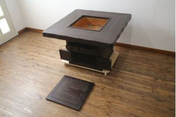 中古　民芸家具　広島県　博永家具　2way　木の風合いが際立つ浮造り仕上げの囲炉裏テーブル(関西火鉢、木製火鉢、2人掛け、4人掛け、ダイニングテーブル、食卓、座卓、ローテーブル、センターテーブル、リビングテーブル)(定価約50万円)(R-077373)