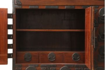 和製アンティーク　特注 高級品!!　総欅(ケヤキ)材　新潟県見附市産　観音扉付き帳場箪笥(時代箪笥、和箪笥、収納箪笥、整理箪笥、引き出し)(R-077374)