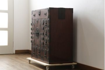 和製アンティーク　特注 高級品!!　総欅(ケヤキ)材　新潟県見附市産　観音扉付き帳場箪笥(時代箪笥、和箪笥、収納箪笥、整理箪笥、引き出し)(R-077374)