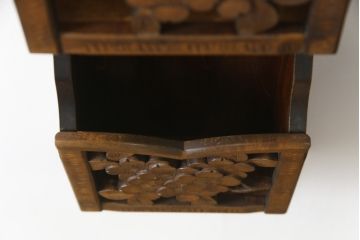中古　軽井沢彫り　桜の透かし彫りが優美なレターラック(二段状差し、壁掛け収納)(R-077375)