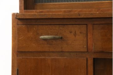 和製アンティーク　銀モールガラスが昔懐かしい雰囲気を醸し出す作業台付きの食器棚(カップボード、戸棚、収納棚)(R-077378)