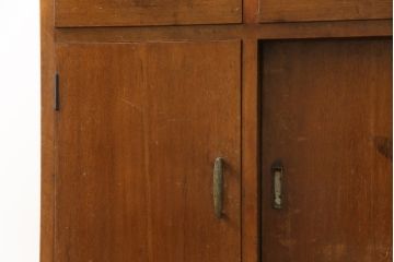 和製アンティーク　銀モールガラスが昔懐かしい雰囲気を醸し出す作業台付きの食器棚(カップボード、戸棚、収納棚)(R-077378)