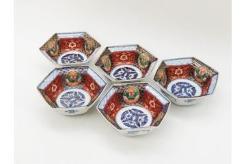 幕末〜明治　伊万里焼　4.1寸　約13cm　金襴手が見事な六角皿5枚セット(色絵、花文、裏印、深鉢、変形皿、小鉢、向付、器、四寸一分、和食器)(R-077385)