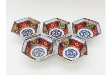 幕末〜明治　伊万里焼　4.1寸　約13cm　金襴手が見事な六角皿5枚セット(色絵、花文、裏印、深鉢、変形皿、小鉢、向付、器、四寸一分、和食器)(R-077385)