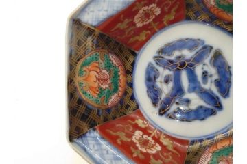 幕末〜明治　伊万里焼　4.1寸　約13cm　金襴手が見事な六角皿5枚セット(色絵、花文、裏印、深鉢、変形皿、小鉢、向付、器、四寸一分、和食器)(R-077385)