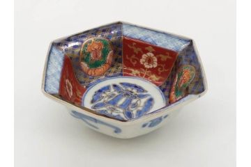 幕末〜明治　伊万里焼　4.1寸　約13cm　金襴手が見事な六角皿5枚セット(色絵、花文、裏印、深鉢、変形皿、小鉢、向付、器、四寸一分、和食器)(R-077385)