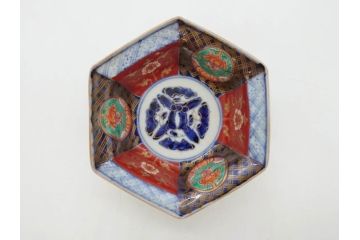 幕末〜明治　伊万里焼　4.1寸　約13cm　金襴手が見事な六角皿5枚セット(色絵、花文、裏印、深鉢、変形皿、小鉢、向付、器、四寸一分、和食器)(R-077385)
