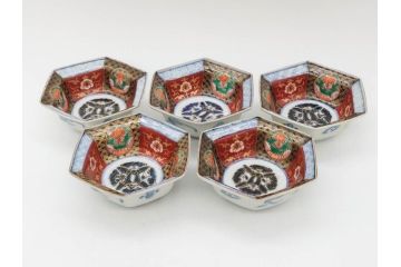 幕末〜明治　伊万里焼　4.1寸　約13cm　金襴手が見事な六角皿5枚セット(色絵、花文、裏印、深鉢、変形皿、小鉢、向付、器、四寸一分、和食器)(R-077386)