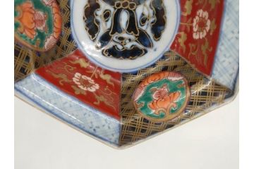 幕末〜明治　伊万里焼　4.1寸　約13cm　金襴手が見事な六角皿5枚セット(色絵、花文、裏印、深鉢、変形皿、小鉢、向付、器、四寸一分、和食器)(R-077386)