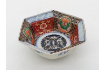 幕末〜明治　伊万里焼　4.1寸　約13cm　金襴手が見事な六角皿5枚セット(色絵、花文、裏印、深鉢、変形皿、小鉢、向付、器、四寸一分、和食器)(R-077386)