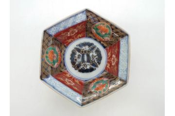 幕末〜明治　伊万里焼　4.1寸　約13cm　金襴手が見事な六角皿5枚セット(色絵、花文、裏印、深鉢、変形皿、小鉢、向付、器、四寸一分、和食器)(R-077386)