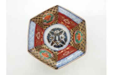 幕末〜明治　伊万里焼　4.1寸　約13cm　金襴手が見事な六角皿5枚セット(色絵、花文、裏印、深鉢、変形皿、小鉢、向付、器、四寸一分、和食器)(R-077386)
