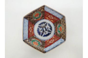 幕末〜明治　伊万里焼　4.1寸　約13cm　金襴手が見事な六角皿5枚セット(色絵、花文、裏印、深鉢、変形皿、小鉢、向付、器、四寸一分、和食器)(R-077386)
