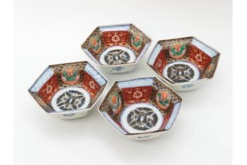 幕末〜明治　伊万里焼　4.1寸　約13cm　金襴手が見事な六角皿4枚セット(色絵、花文、裏印、深鉢、変形皿、小鉢、向付、器、四寸一分、和食器)(R-077387)