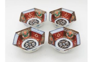 幕末〜明治　伊万里焼　4.1寸　約13cm　金襴手が見事な六角皿4枚セット(色絵、花文、裏印、深鉢、変形皿、小鉢、向付、器、四寸一分、和食器)(R-077387)