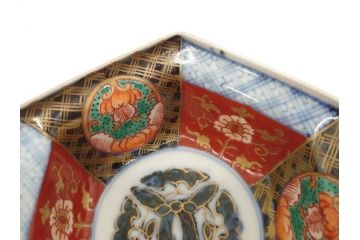 幕末〜明治　伊万里焼　4.1寸　約13cm　金襴手が見事な六角皿4枚セット(色絵、花文、裏印、深鉢、変形皿、小鉢、向付、器、四寸一分、和食器)(R-077387)