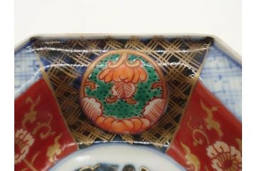 幕末〜明治　伊万里焼　4.1寸　約13cm　金襴手が見事な六角皿4枚セット(色絵、花文、裏印、深鉢、変形皿、小鉢、向付、器、四寸一分、和食器)(R-077387)