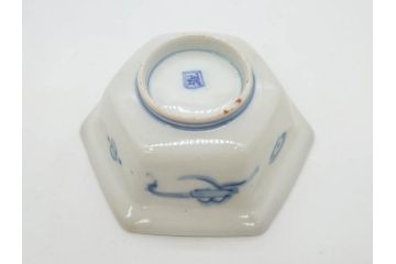 幕末〜明治　伊万里焼　4.1寸　約13cm　金襴手が見事な六角皿4枚セット(色絵、花文、裏印、深鉢、変形皿、小鉢、向付、器、四寸一分、和食器)(R-077387)