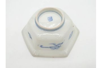 幕末〜明治　伊万里焼　4.1寸　約13cm　金襴手が見事な六角皿4枚セット(色絵、花文、裏印、深鉢、変形皿、小鉢、向付、器、四寸一分、和食器)(R-077387)