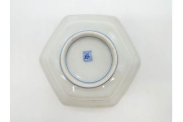 幕末〜明治　伊万里焼　4.1寸　約13cm　金襴手が見事な六角皿4枚セット(色絵、花文、裏印、深鉢、変形皿、小鉢、向付、器、四寸一分、和食器)(R-077387)