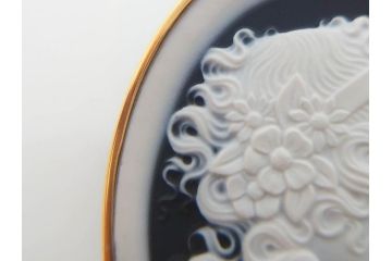 アクセサリー　カメオ　K18刻印あり(18金)　エレガントなアクセントになるブローチ(ゴールド、ファッション小物、女性、横顔、浮き彫り)(R-077388)