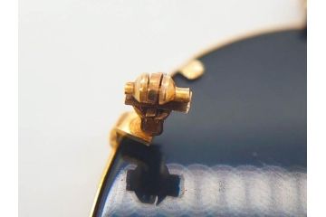 アクセサリー　カメオ　K18刻印あり(18金)　エレガントなアクセントになるブローチ(ゴールド、ファッション小物、女性、横顔、浮き彫り)(R-077388)