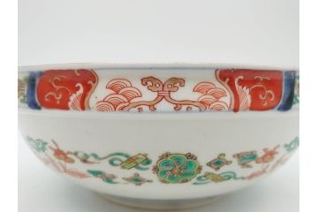 江戸期　古伊万里　上手物　色絵　二重角福　渦福　松竹梅・獅子図　約26cm　8.5寸　色鮮やかな絵付けが目を惹く深鉢(大鉢、八寸五分、和食器、和皿、深皿)(R-077389)