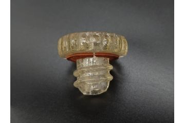 大正〜昭和初期　FEEDING BOTTLE　I.IWASAKI&CO.　レトロなディスプレイを盛り上げるエンボス瓶(哺乳瓶、ボトル、日本製、ガラス瓶)(R-077391)