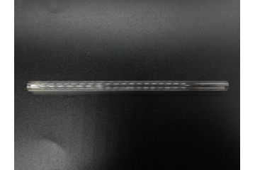 大正〜昭和初期　FEEDING BOTTLE　I.IWASAKI&CO.　レトロなディスプレイを盛り上げるエンボス瓶(哺乳瓶、ボトル、日本製、ガラス瓶)(R-077391)