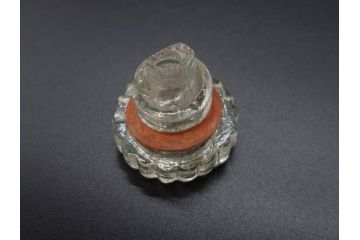 大正〜昭和初期　FEEDING BOTTLE　I.IWASAKI&CO.　レトロなディスプレイを盛り上げるエンボス瓶(哺乳瓶、ボトル、日本製、ガラス瓶)(R-077392)