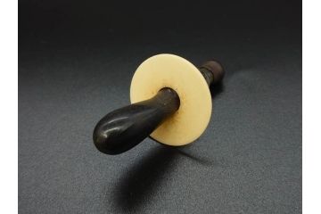 大正〜昭和初期　FEEDING BOTTLE　I.IWASAKI&CO.　レトロなディスプレイを盛り上げるエンボス瓶(哺乳瓶、ボトル、日本製、ガラス瓶)(R-077392)