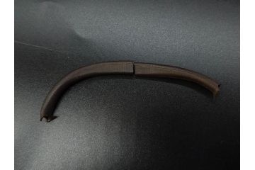 大正〜昭和初期　FEEDING BOTTLE　I.IWASAKI&CO.　レトロなディスプレイを盛り上げるエンボス瓶(哺乳瓶、ボトル、日本製、ガラス瓶)(R-077392)
